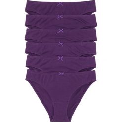 Figi (6 par) bonprix fioletowy. Fioletowe majtki damskie bonprix, w koronkowe wzory, z koronki. Za 38,94 zł.