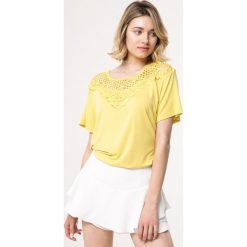 Żółta Bluzka Free Stuff. Żółte bluzki damskie Born2be, xl, z aplikacjami, z dzianiny, bez kołnierzyka, z krótkim rękawem. Za 19,99 zł.