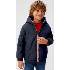 Mango Kids - Kurtka dziecięca 110-164 cm. Niebieskie kurtki chłopięce z poliesteru, krótkie. Za 139,90 zł.