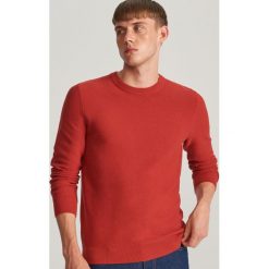 Sweter z bawełny organicznej - Czerwony. Czerwone swetry męskie Reserved, s, bez wzorów, z bawełny, bez kołnierzyka, bez kaptura. Za 99,99 zł.