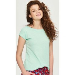 T-shirt z wiązaniem na plecach - Zielony. Zielone t-shirty damskie Sinsay, s, bez wzorów, z dekoltem na plecach. Za 14,99 zł.