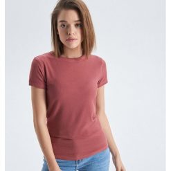 Koszulka w drobne prążki - Pomarańczowy. Pomarańczowe t-shirty damskie marki Cropp, s, w prążki. Za 29,99 zł.