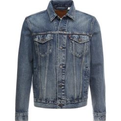 Levi's® THE TRUCKER Kurtka jeansowa blue denim. Niebieskie kurtki męskie bomber Levi's®, m, z bawełny. Za 469,00 zł.