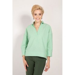 Bluzka w kolorze zielonym. Zielone bluzki damskie Bessa, Moonlight, bez wzorów, z klasycznym kołnierzykiem, bez rękawów. W wyprzedaży za 124,95 zł.