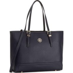Torebka TOMMY HILFIGER - Honey Med Tote AW0AW04547 413. Niebieskie torebki klasyczne damskie TOMMY HILFIGER, bez wzorów, ze skóry ekologicznej, klasyczne, bez dodatków. Za 699,00 zł.