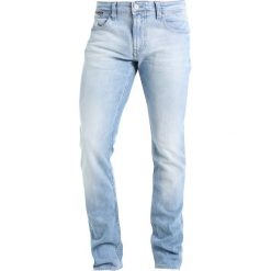 Tommy Jeans ORIGINAL TAPERED RONNIE Jeansy Zwężane berry light blue. Niebieskie jeansy męskie marki Tommy Jeans. W wyprzedaży za 359,20 zł.