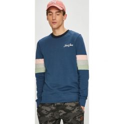 Jack & Jones - Bluza. Białe bluzy męskie Jack & Jones, xl, z nadrukiem, z bawełny, z okrągłym kołnierzem, bez rękawów, bez kaptura. W wyprzedaży za 49,90 zł.