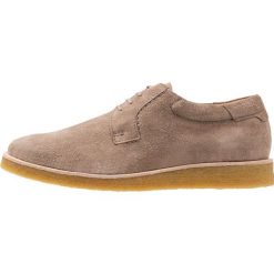 CLOSED Sznurowane obuwie sportowe myth. Brązowe buty skate męskie CLOSED, z materiału, na sznurówki. Za 1089,00 zł.