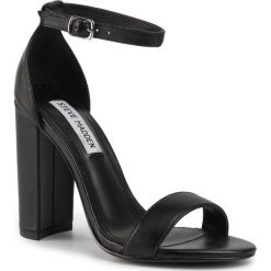 Sandały STEVE MADDEN - Carrson SM11000008-03001-017 Black Leather. Czarne klapki damskie Steve Madden, bez wzorów, ze skóry ekologicznej, bez obcasa, na obcasie. Za 429,00 zł.