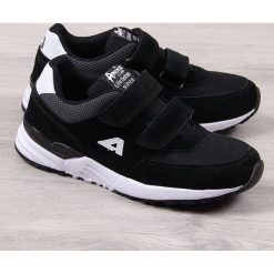 Buty sportowe chłopięce czarne American Club 35. Czarne buty chłopięce sportowe marki American CLUB, bez zapięcia. Za 89,99 zł.