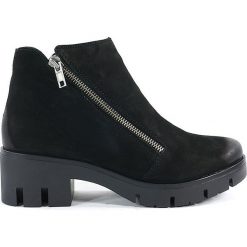 BOTKI DAMSKIE RIE X2081 CZA. Botki damskie Rieker, ze skóry, bez obcasa, bez zapięcia. Za 249,00 zł.