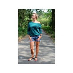 Bluzka asymetryczna oversize. Zielone bluzki damskie Szarymary, xl, bez wzorów, z bawełny, z asymetrycznym kołnierzem, bez rękawów. Za 109,00 zł.