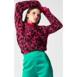 NA-KD Trend Oversizowy sweter Leo - Pink,Multicolor. Różowe swetry klasyczne damskie marki NA-KD Trend, z dzianiny. W wyprzedaży za 91,98 zł.