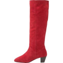 KIOMI Kozaki mulberry red. Czerwone kowbojki damskie KIOMI, z materiału. W wyprzedaży za 209,50 zł.