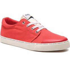 Sneakersy PEPE JEANS - Traveller Basic Man PMS30541 Red 255. Czerwone sneakersy męskie Pepe Jeans, bez zapięcia. W wyprzedaży za 149,00 zł.