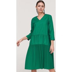 Sukienka z plisowaniem - Zielony. Zielone sukienki damskie Reserved, s. Za 139,99 zł.