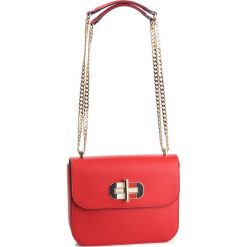 Torebka TOMMY HILFIGER - Turnlock Crossover AW0AW06400 614. Czerwone torebki klasyczne damskie TOMMY HILFIGER, bez wzorów, ze skóry, klasyczne, bez dodatków. W wyprzedaży za 499,00 zł.