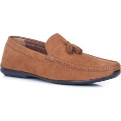 Buty męskie. Czerwone mokasyny męskie Wittchen, ze skóry, eleganckie. W wyprzedaży za 229,90 zł.