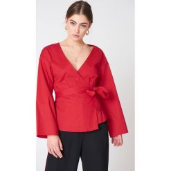 Bluzki damskie: NA-KD Trend Kopertowa bluzka kimono – Red
