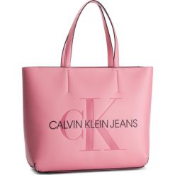 Torebka CALVIN KLEIN JEANS - Sculpted Monogram Ew TOTE29 K60K605521 631. Różowe torebki klasyczne damskie Calvin Klein Jeans, bez wzorów, z jeansu, klasyczne, bez dodatków. Za 449,00 zł.