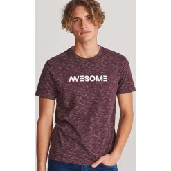 T-shirt z napisem - Bordowy. Czerwone t-shirty damskie Reserved, s, z napisami, bez kołnierzyka. Za 49,99 zł.
