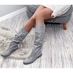 Wsuwane nieocieplane kozaki - skóra naturalna - model 125 - kolor szary. Szare kozaki damskie Zapato, na lato, z jeansu, eleganckie, na wysokim obcasie, na płaskiej podeszwie, bez zapięcia. W wyprzedaży za 366,75 zł.