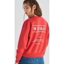 Bluza z napisem z tyłu - Czerwony. Czerwone bluzy damskie marki Sinsay, s, z napisami. Za 49,99 zł.