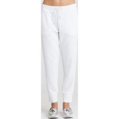 SPODNIE DRESOWE Armani Exchange. Białe spodnie damskie s, z dresówki. Za 449,00 zł.