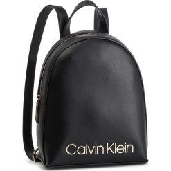 Plecak CALVIN KLEIN - Ck Must Pf19 Sml Backpack K60K606004 Black BDS. Czarne plecaki damskie Calvin Klein, bez wzorów, ze skóry ekologicznej, eleganckie. Za 579,00 zł.