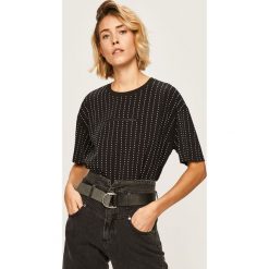 Guess Jeans - T-shirt. Czarne bluzki damskie Guess Jeans, s, z aplikacjami, z bawełny, z okrągłym kołnierzem. Za 279,90 zł.