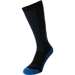 2XU PERFORMANCE X Podkolanówki black/director blue. Czarne skarpetki męskie marki 2XU, z elastanu. W wyprzedaży za 132,30 zł.