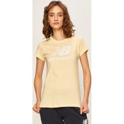 New Balance - T-shirt. Żółte bluzki damskie New Balance, s, z nadrukiem, z bawełny, casualowe, z okrągłym kołnierzem. Za 129,90 zł.