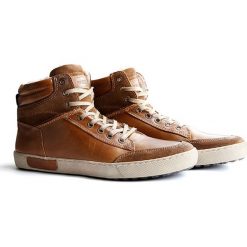 Skórzane sneakersy "Sandvik" w kolorze brązowym. Pomarańczowe sneakersy męskie Travelin', z okrągłym noskiem, na sznurówki. W wyprzedaży za 339,95 zł.