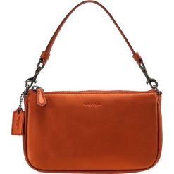 Torebki klasyczne damskie: Coach NOLITA WRISTLET Torebka metallic red