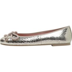 Pretty Ballerinas STUDIO Baleriny oro. Żółte baleriny damskie marki Pretty Ballerinas, bez wzorów, ze skóry, bez obcasa. W wyprzedaży za 463,20 zł.