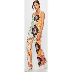 Desigual - Kombinezon. Kombinezony damskie Desigual, l, w kwiaty, z elastanu, z dekoltem karo, z długim rękawem, długie. W wyprzedaży za 219,90 zł.