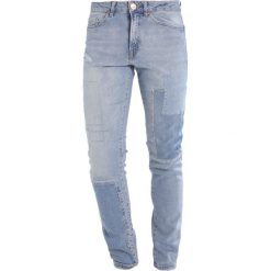 New Look Jeansy Slim Fit light blue. Niebieskie jeansy męskie marki New Look. W wyprzedaży za 141,75 zł.