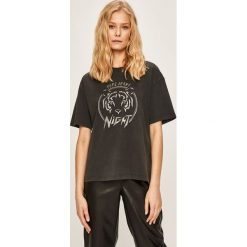 Pepe Jeans - T-shirt Charlotte. Białe bluzki damskie Pepe Jeans, s, z nadrukiem, z bawełny, z okrągłym kołnierzem. Za 159,90 zł.
