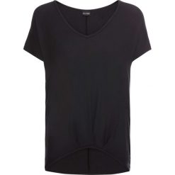 Shirt z dżerseju, dekolt w serek bonprix czarny. Czarne koszulki damskie bonprix, bez wzorów, z dżerseju, z dekoltem w serek, bez rękawów. Za 34,99 zł.