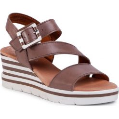 Sandały JANA - 8-28310-24 Taupe 341. Pomarańczowe klapki damskie Jana, bez wzorów, ze skóry, bez obcasa, na koturnie. W wyprzedaży za 179,00 zł.