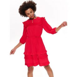 Elegancka sukienka z plisowaniem. Różowe sukienki dziewczęce Top Secret, na lato, bez wzorów, eleganckie, bez rękawów, dopasowane. W wyprzedaży za 69,99 zł.