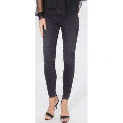 Jeansy skinny long length - Czarny. Czarne jeansy damskie Mohito, bez wzorów, z jeansu. Za 119,99 zł.