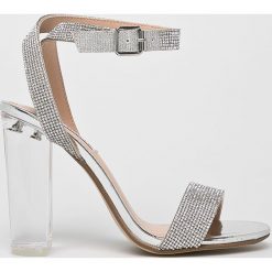 Steve Madden - Sandały Crysler. Różowe sandały damskie Steve Madden, bez wzorów, z materiału, bez obcasa, na obcasie, na klamry. Za 499,90 zł.