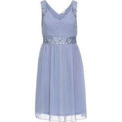 Sukienka wieczorowa bonprix matowy niebieski. Niebieskie sukienki damskie bonprix, z aplikacjami, z szyfonu, eleganckie, z dekoltem w serek, bez rękawów. Za 71,99 zł.
