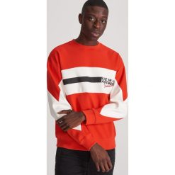 Bluza z kolorowymi wstawkami - Czerwony. Czerwone bluzy męskie Reserved, s, bez wzorów, bez kołnierzyka, bez rękawów, bez kaptura. Za 99,99 zł.