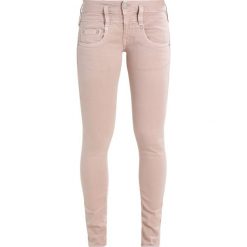 Herrlicher PITCH SLIM Jeansy Slim Fit mave. Różowe rurki damskie marki Herrlicher, z elastanu. W wyprzedaży za 356,30 zł.