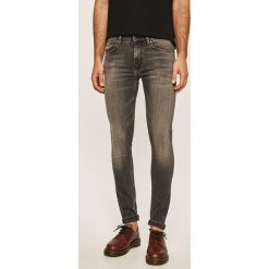 Pepe Jeans - Jeansy Finsbury. Szare jeansy męskie Pepe Jeans, z aplikacjami, z obniżonym stanem. W wyprzedaży za 319,90 zł.