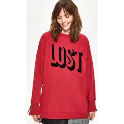 Bluzy damskie: Bluza oversize z napisem - Czerwony