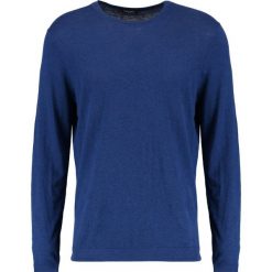 Calvin Klein SAUL CREW NECK Sweter blue. Niebieskie kardigany męskie marki Calvin Klein, m, z bawełny. W wyprzedaży za 359,20 zł.