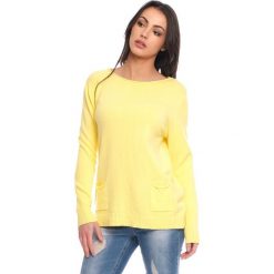 Sweter "Vita" w kolorze żółtym. Żółte swetry damskie Scarlet Jones, l, bez wzorów, bez rękawów, bez kaptura. W wyprzedaży za 152,95 zł.